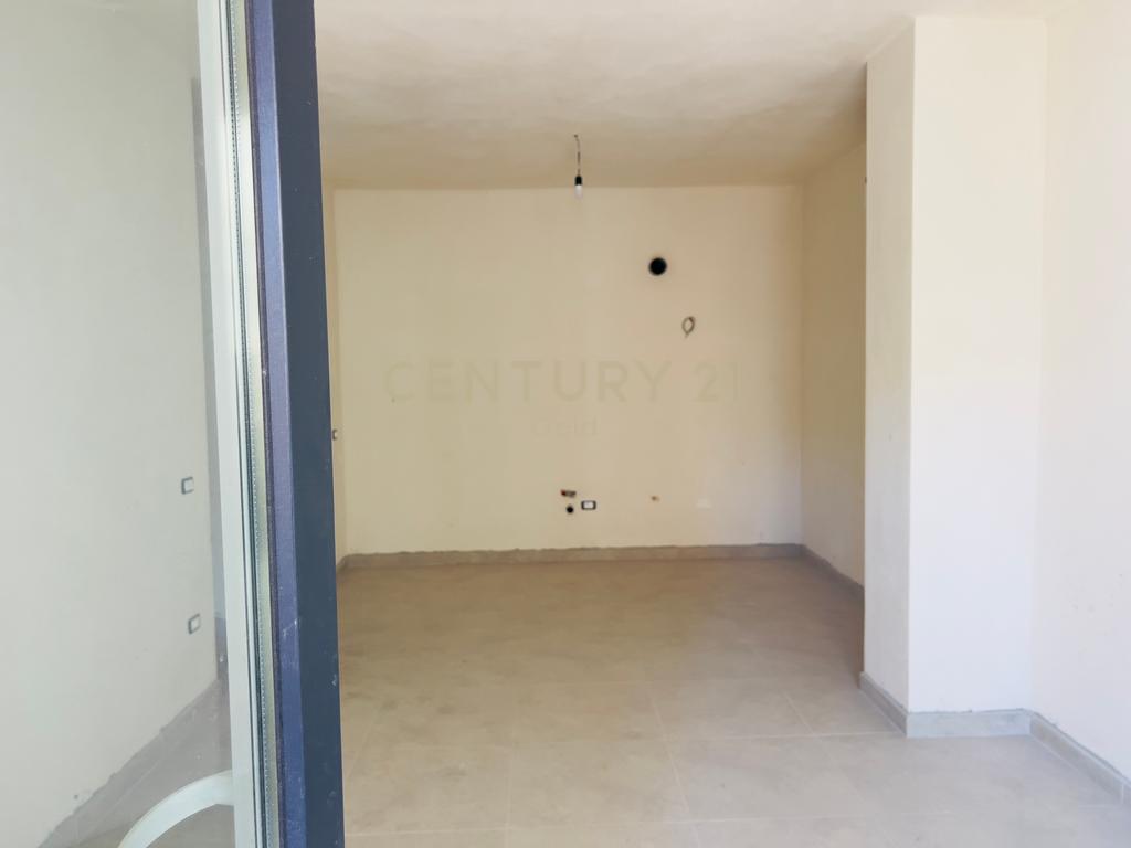 Apartamento 1+1+ estacionamento em golem! (7)