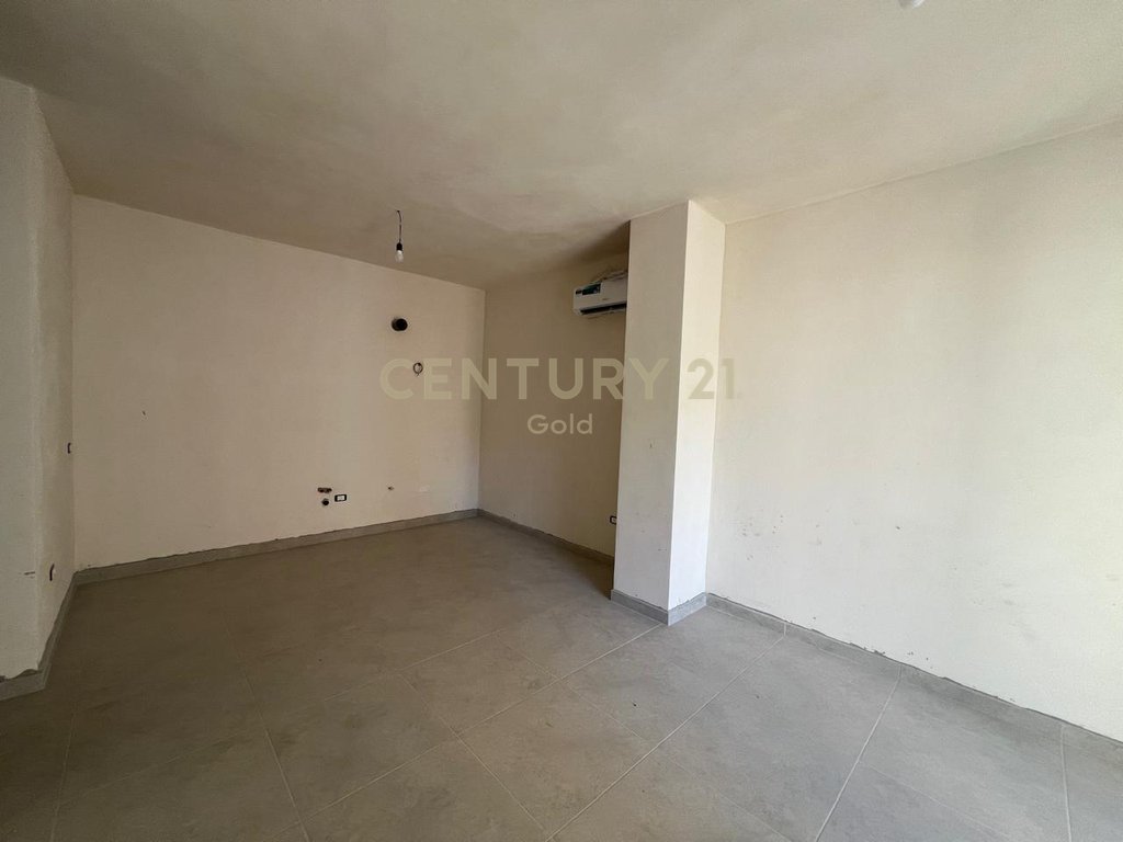 Apartamento 1+1+ estacionamento em golem! (8)