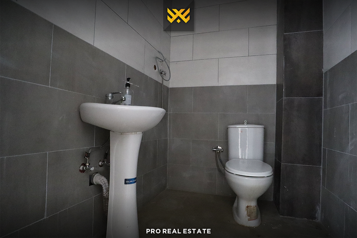 Lokal 94m² për #shitje në lagjen e muhaxherëve.