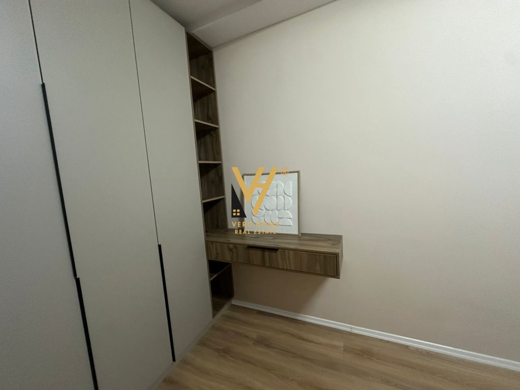 Mietwohnung 1+1+blk mit garten gebäude, rr.kavajes 1.100 euro
