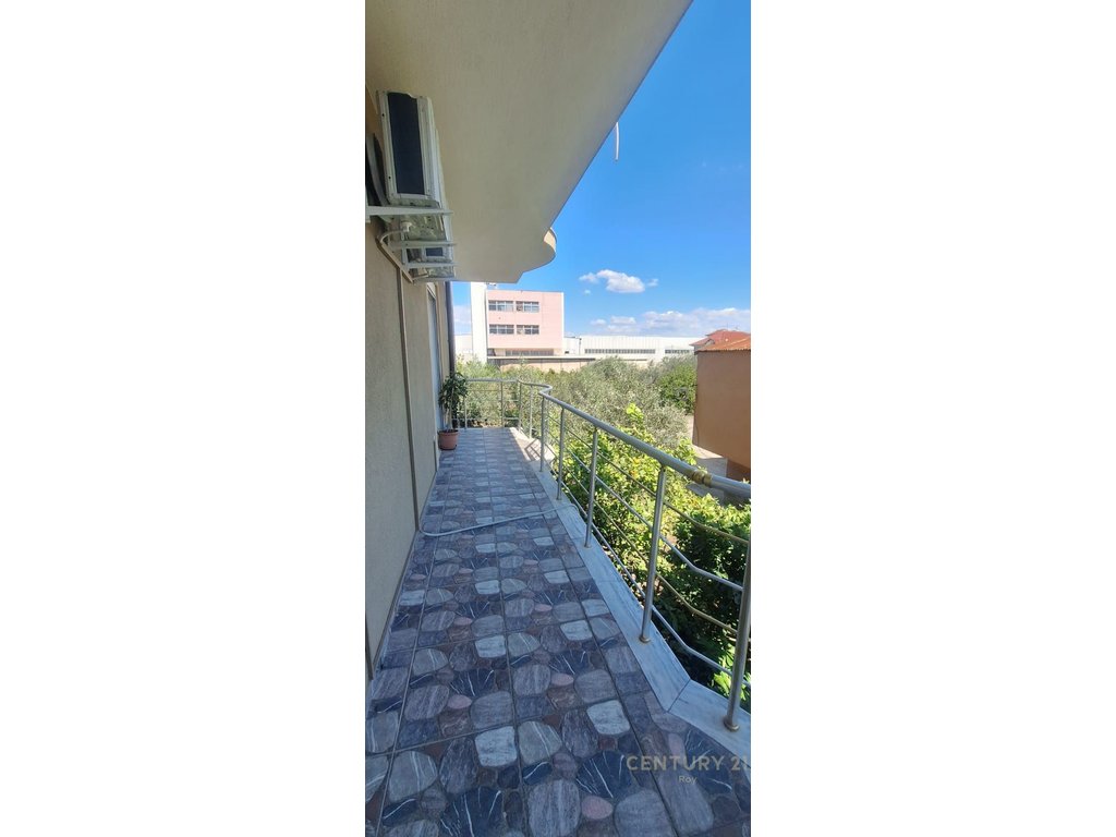 Jepet me qira apartament 3+1 në vilë 3-katëshe – 400€/muaj (3)