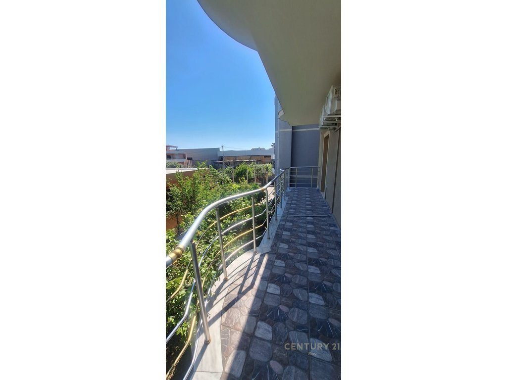 Jepet me qira apartament 3+1 në vilë 3-katëshe – 400€/muaj (4)