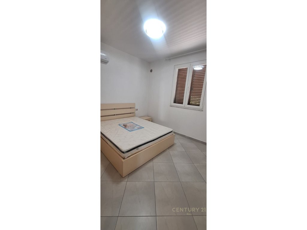 Jepet me qira apartament 3+1 në vilë 3-katëshe – 400€/muaj (8)