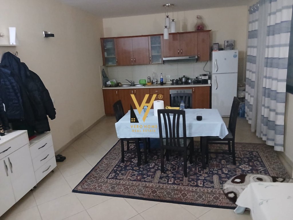 Jepet apartament 2+1+blk me qera ne selite 45.000 leke (2)