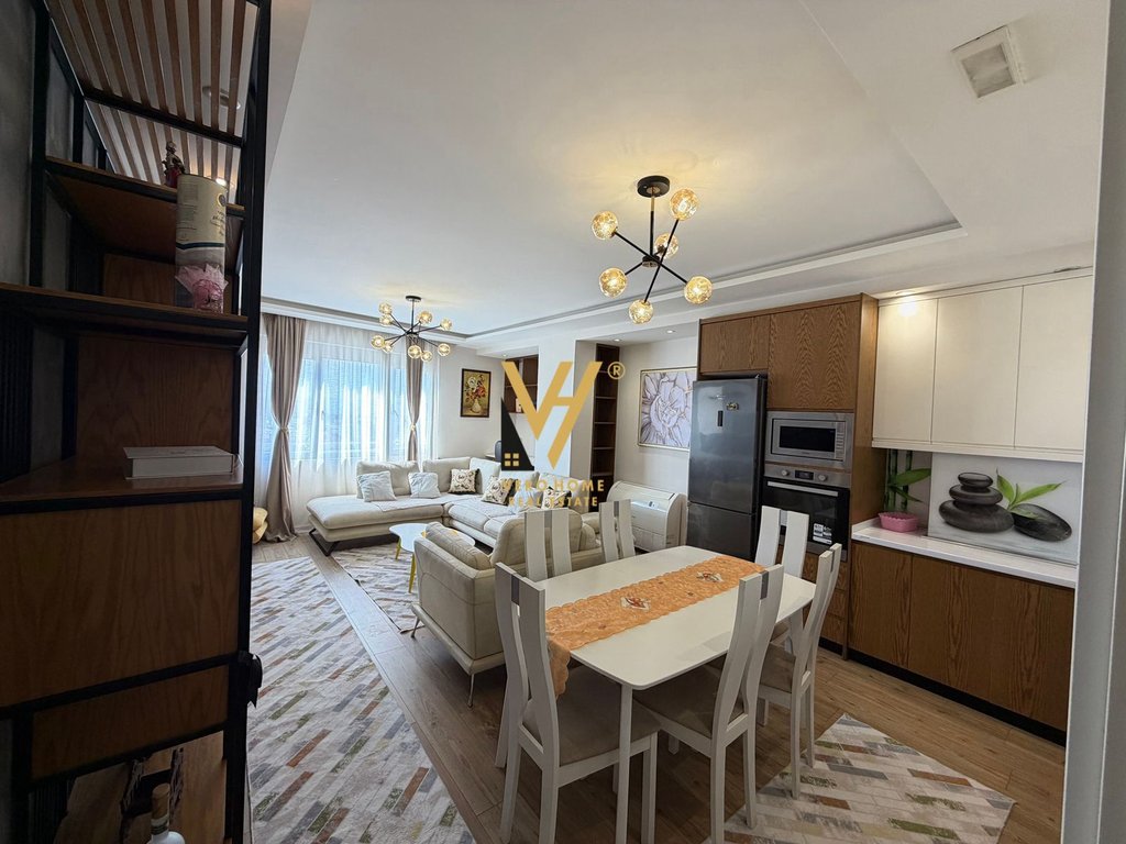 Jepet apartament 2+1+verande me qira ne fresk 600 euro
