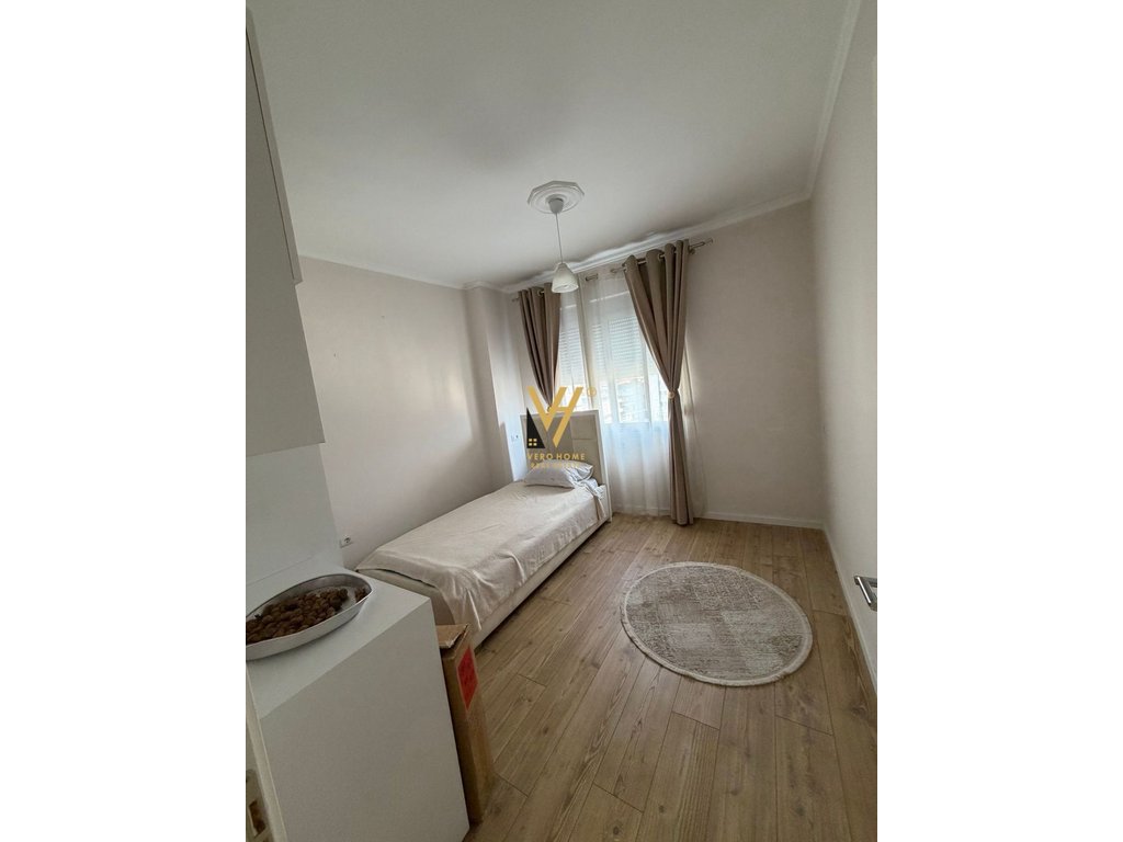 Jepet apartament 2+1+verande me qira ne fresk 600 euro (5)
