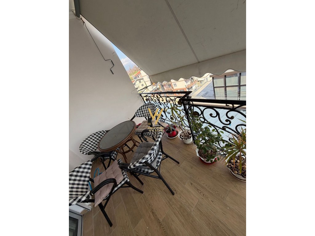 Jepet apartament 2+1+verande me qira ne fresk 600 euro (6)