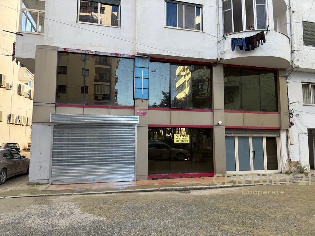 Duplex comercial em durres, próximo à posto de gas iliria