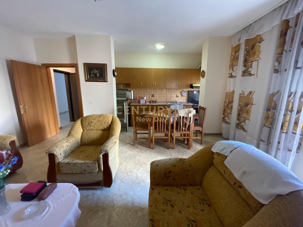 Studio à vendre au "Desla Tower" plage, durres!