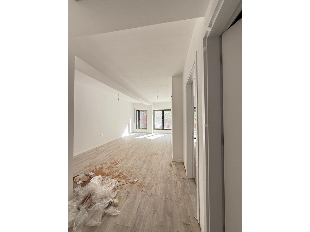 Duplex për shitje në kodrën e diellit