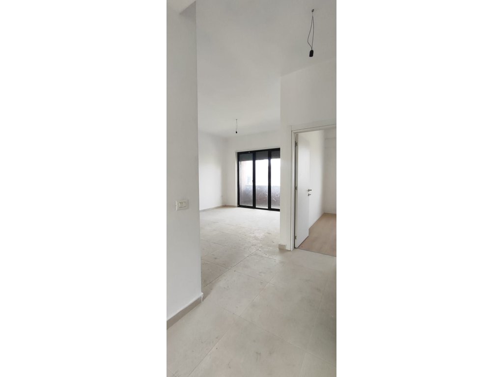 Duplex për shitje në kodrën e diellit