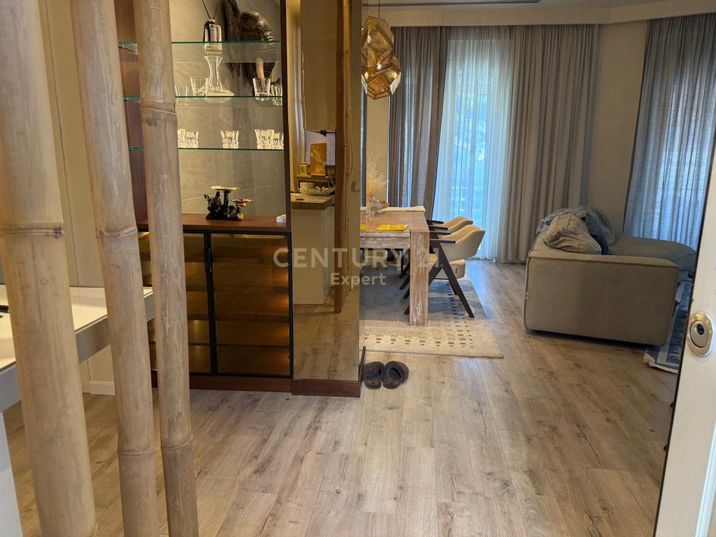 Duplex për shitje në kodrën e diellit
