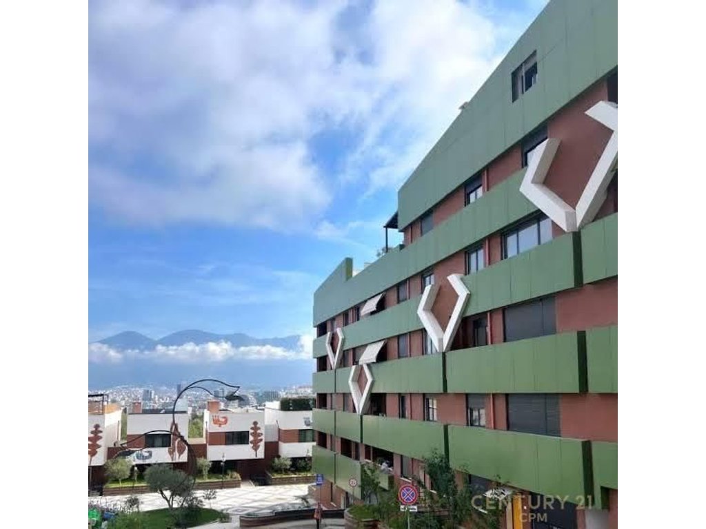 Duplex për shitje në kodrën e diellit