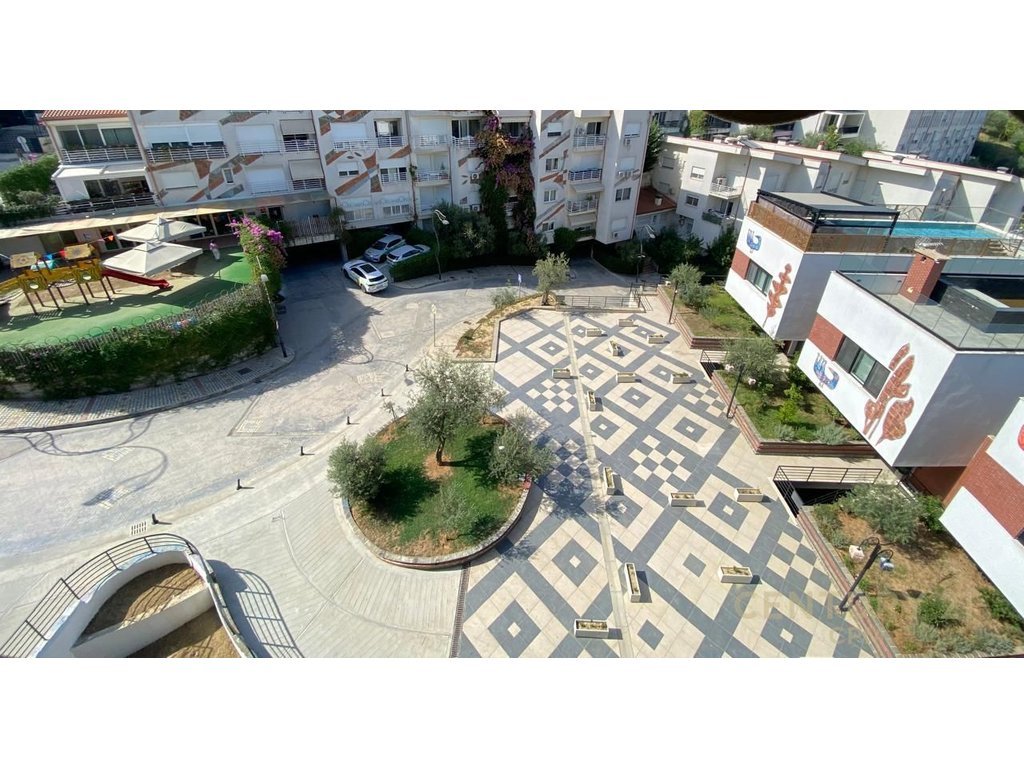 Duplex për shitje në kodrën e diellit