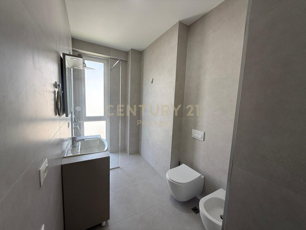 Apartament 3+1+2+post parkimi me qira, "Forest Residence", liqeni i thate!