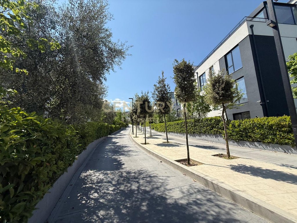 Apartament 3+1+2+post parkimi me qira, "Forest Residence", liqeni i thate!