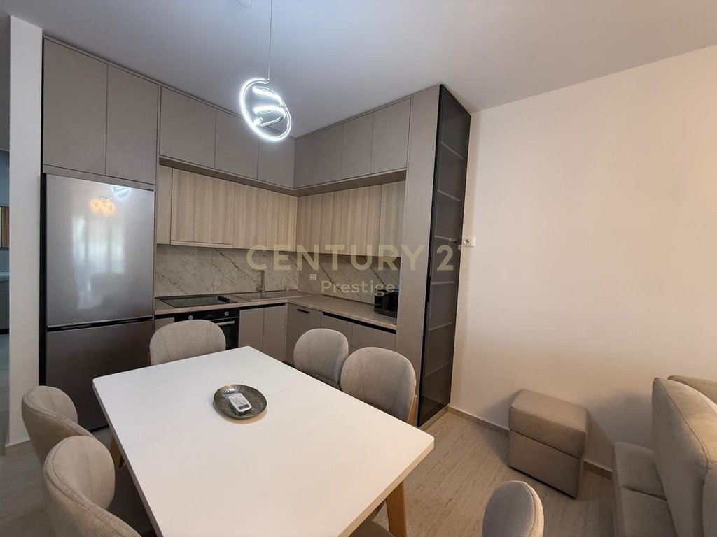 Apartament 3+1+2+post parkimi me qira, "Forest Residence", liqeni i thate!