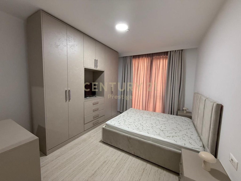 Apartament 3+1+2+post parkimi me qira, "Forest Residence", liqeni i thate!