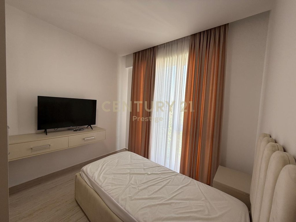 Apartament 3+1+2+post parkimi me qira, "Forest Residence", liqeni i thate!