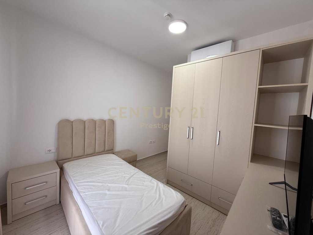 Apartament 3+1+2+post parkimi me qira, "Forest Residence", liqeni i thate!