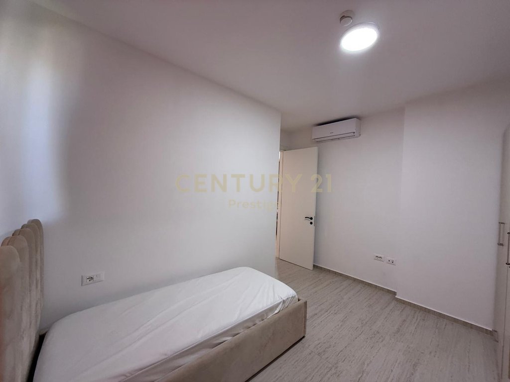 Apartament 3+1+2+post parkimi me qira, "Forest Residence", liqeni i thate!