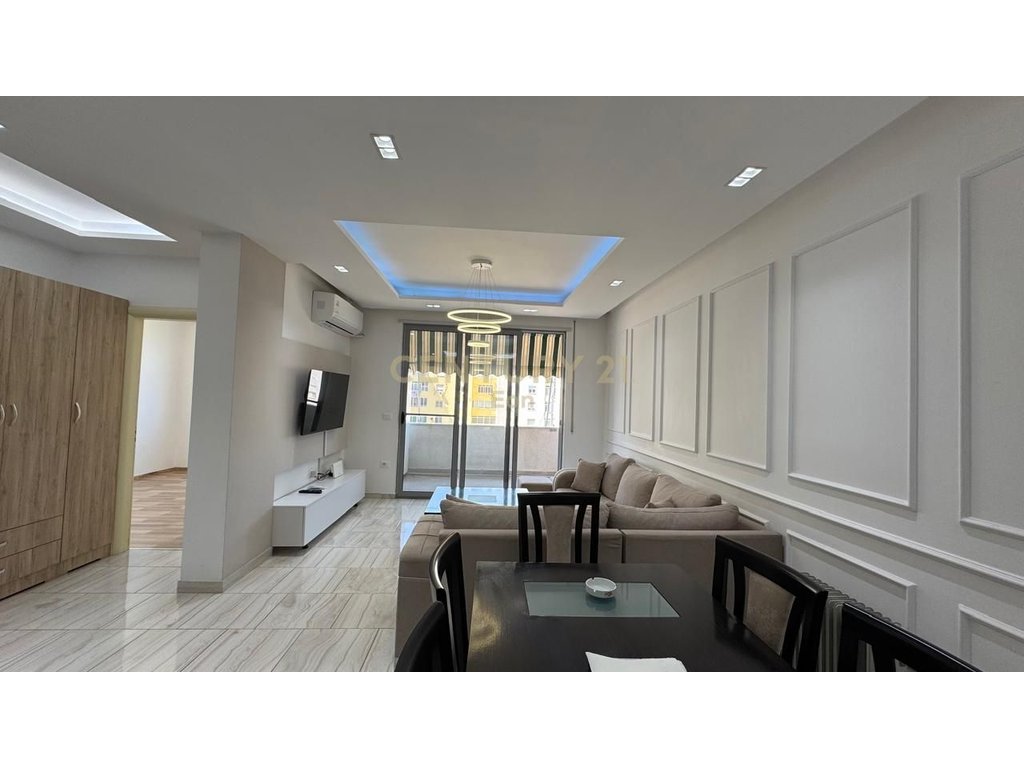 Shitet apartament 2+1+2 ballkone te ish-urt, durres !