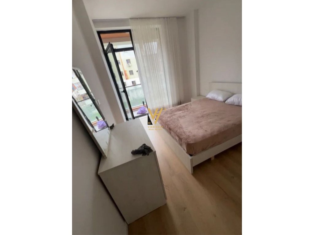 Jepet apartament 2+1+blk me qira te stacioni i trenit 700 euro
