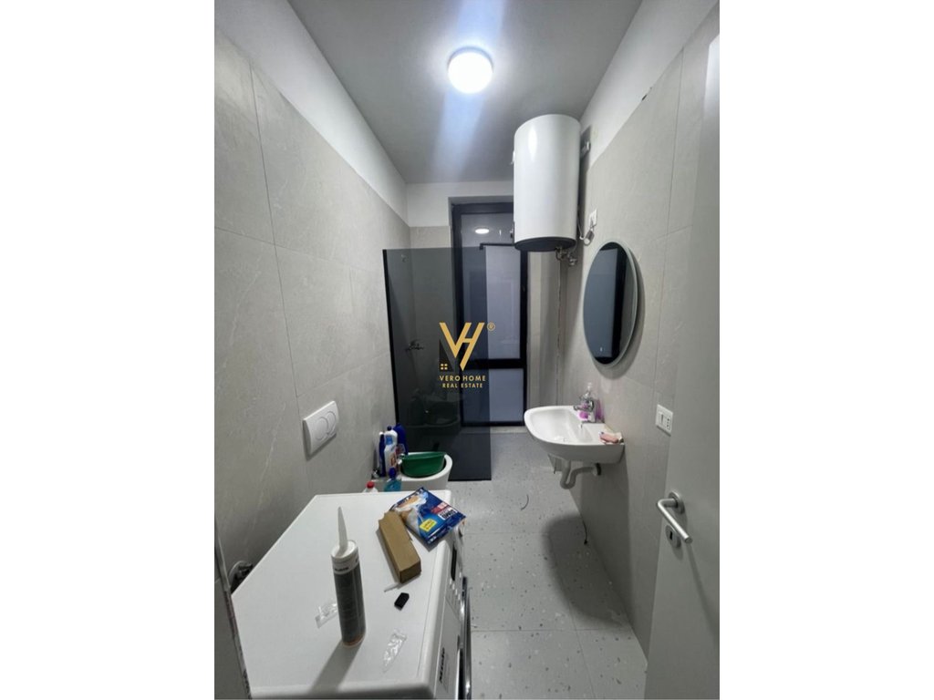 Jepet apartament 2+1+blk me qira te stacioni i trenit 700 euro