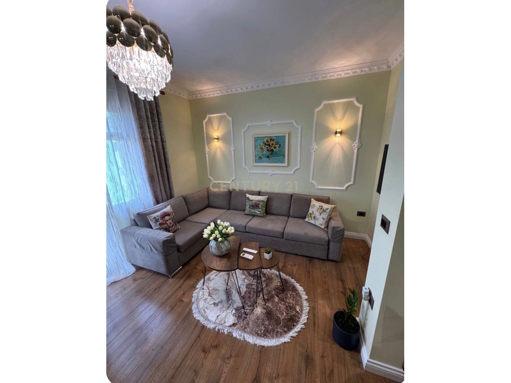 Apartament 1+1 me qera tek muzeumi i deshmoreve , durres !!!