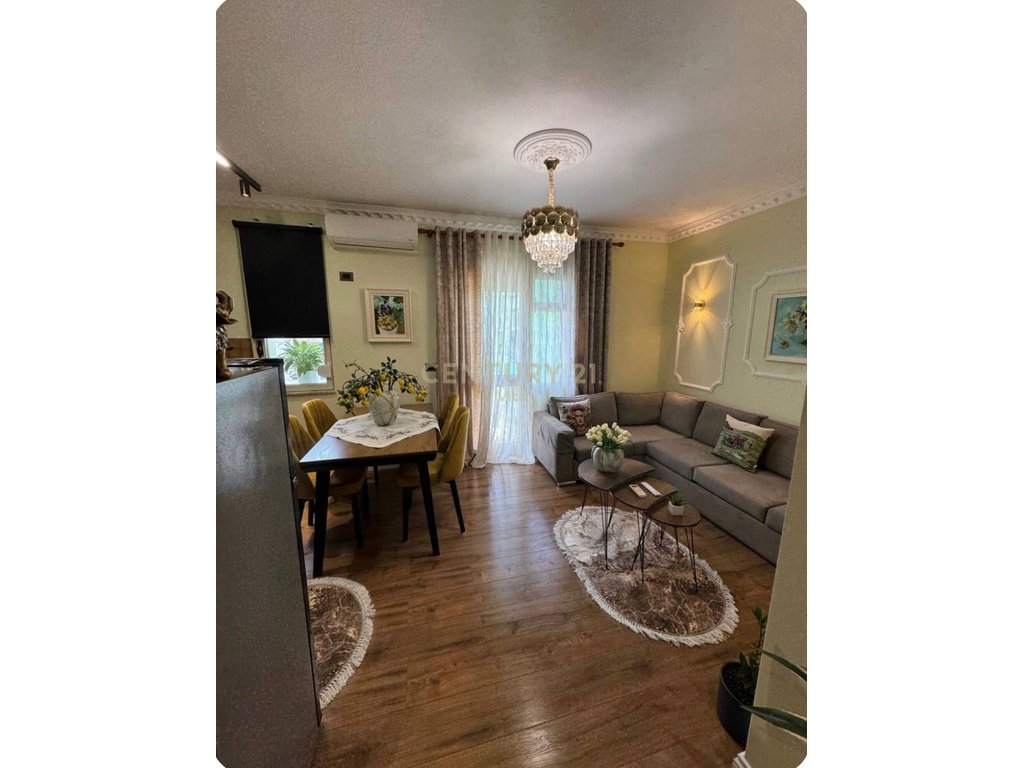 Apartament 1+1 me qera tek muzeumi i deshmoreve , durres !!! (2)