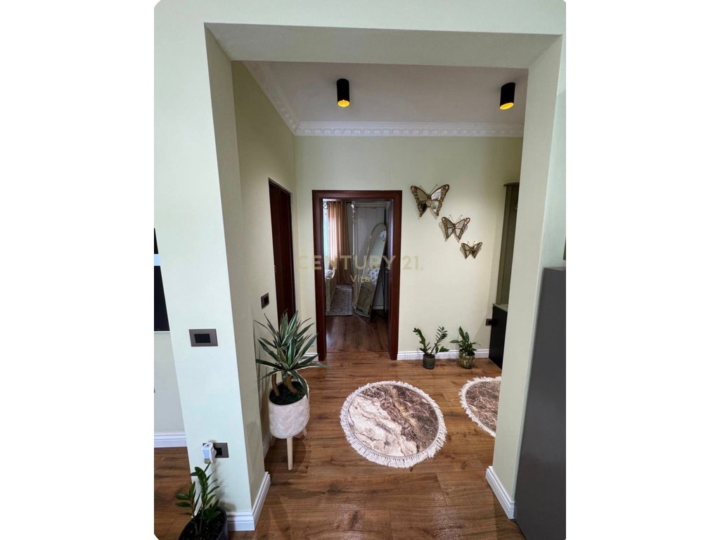 Apartament 1+1 me qera tek muzeumi i deshmoreve , durres !!! (4)