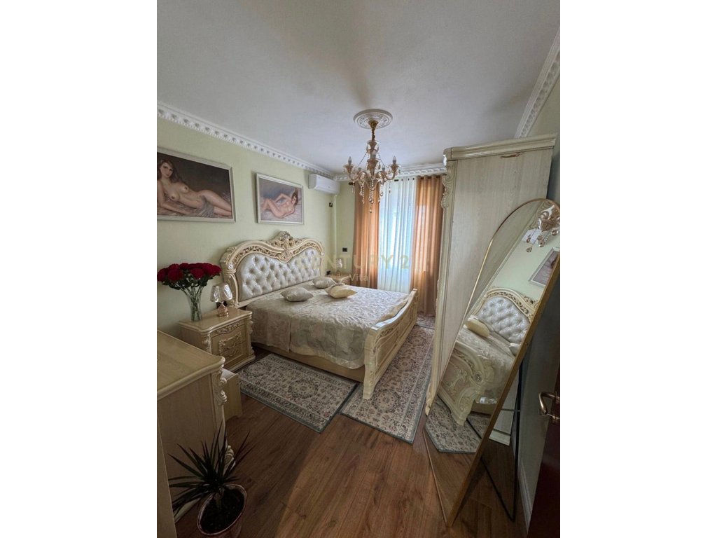 Apartament 1+1 me qera tek muzeumi i deshmoreve , durres !!! (5)