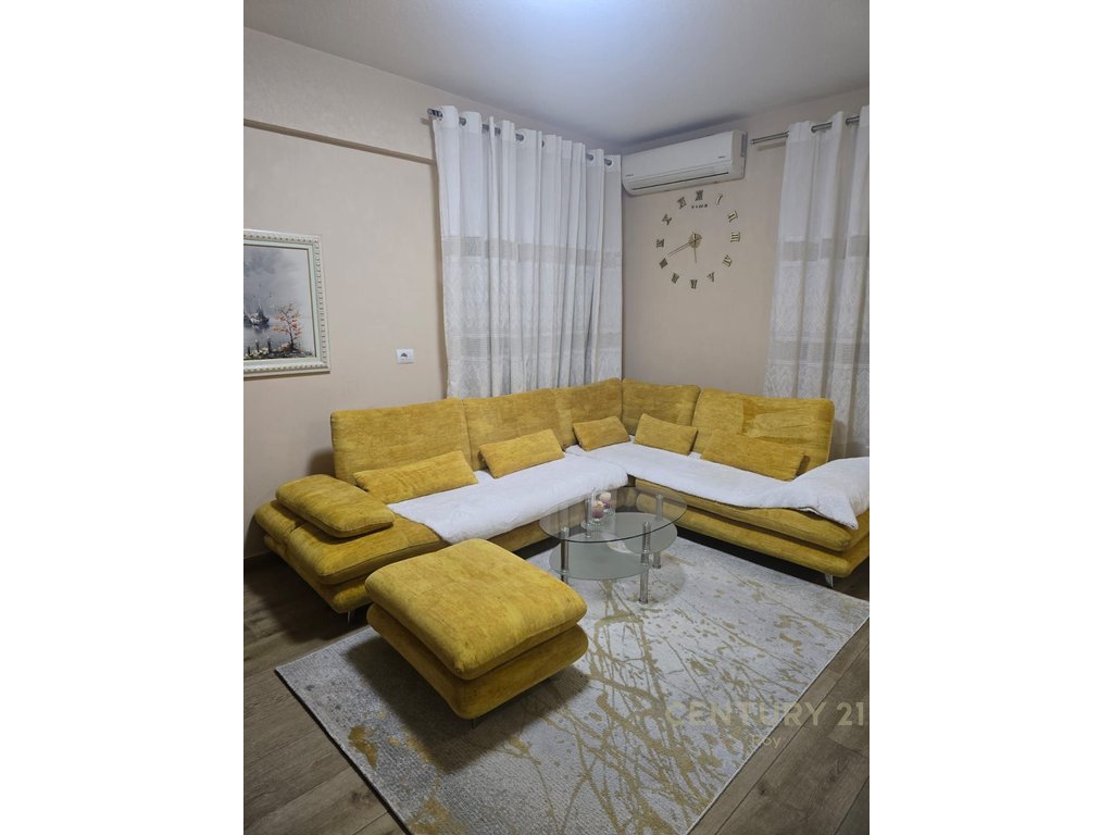 Apartament 1+1 me qera tek muzeumi i deshmoreve , durres !!! (8)