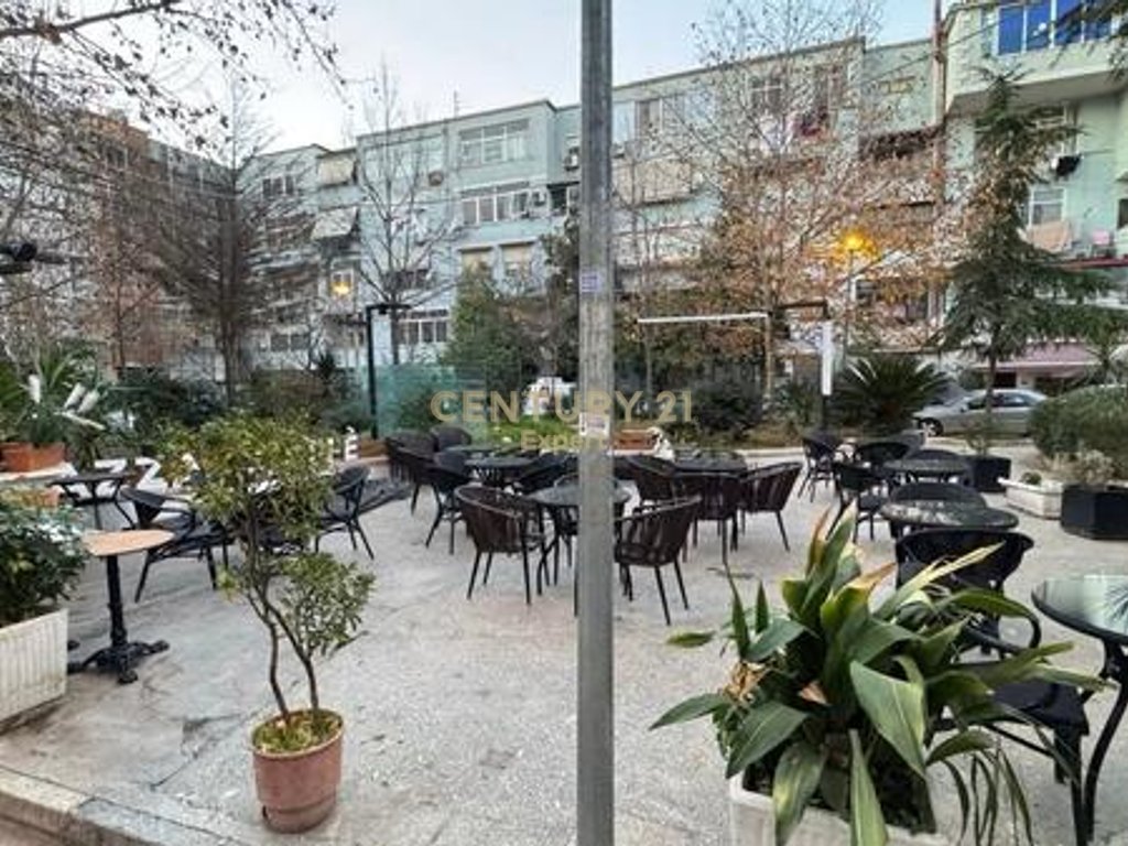 Shitet ambient komercial dhe biznes bar piceri ne don bosko!