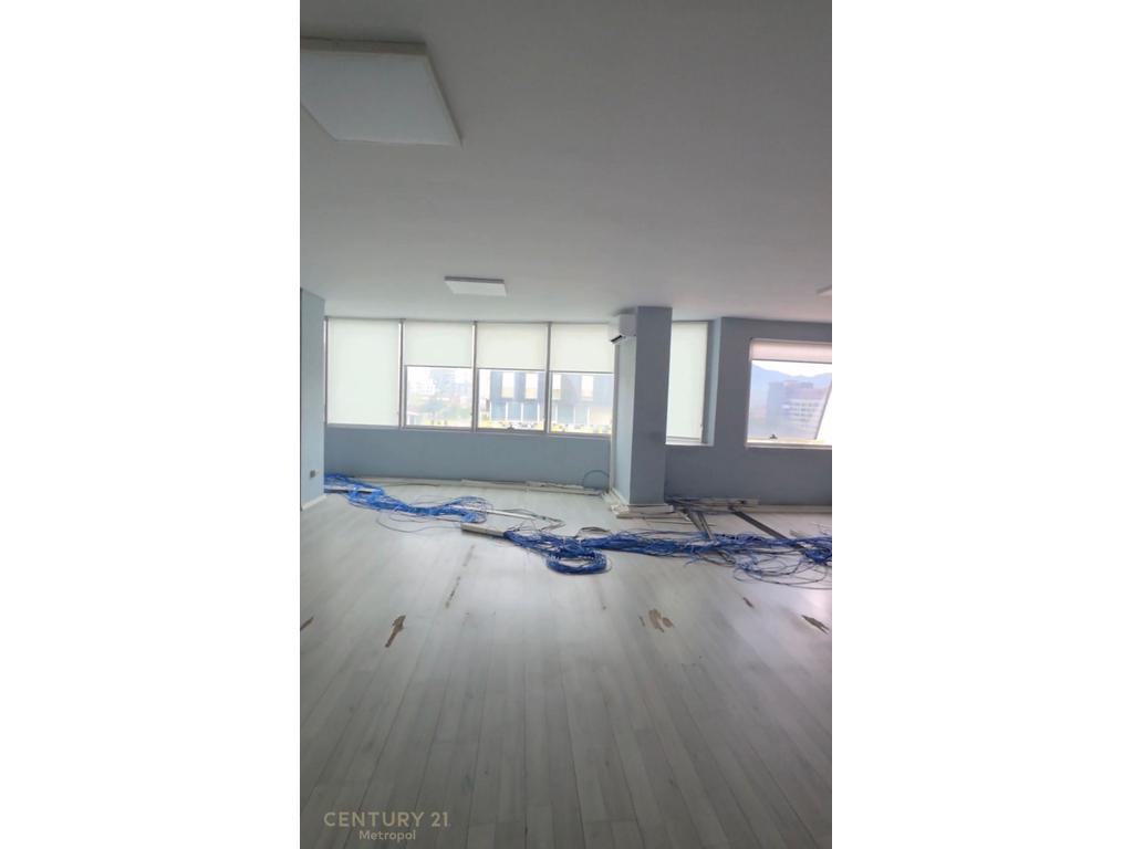 Espacio de oficina cerca de la antigua estación de tren! (4)