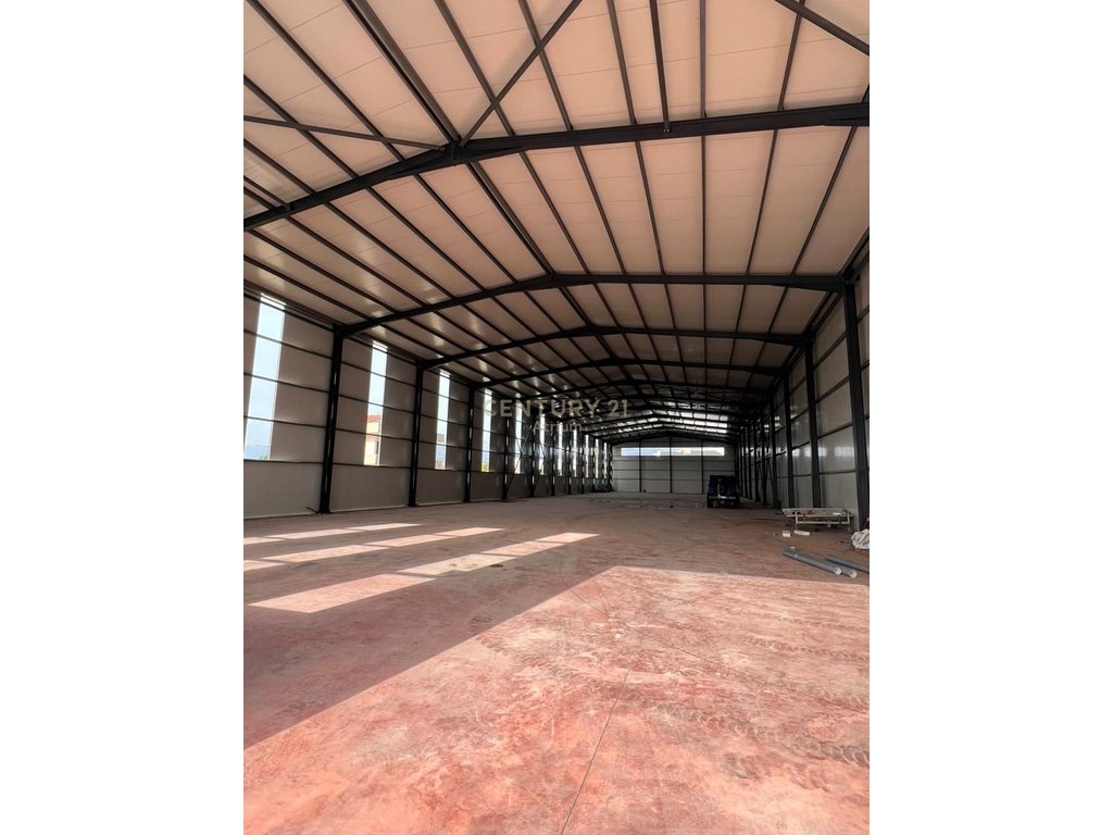 Entrepôt industriel en location, grand espace + cour fonctionnelle (2)