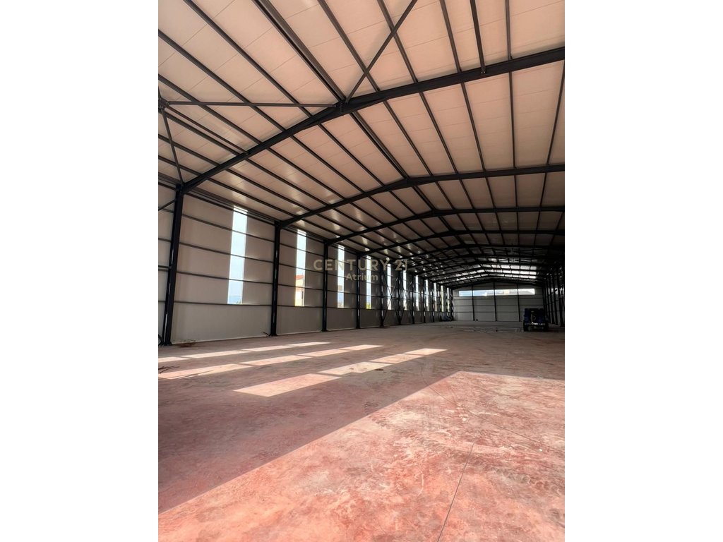 Entrepôt industriel en location, grand espace + cour fonctionnelle (4)