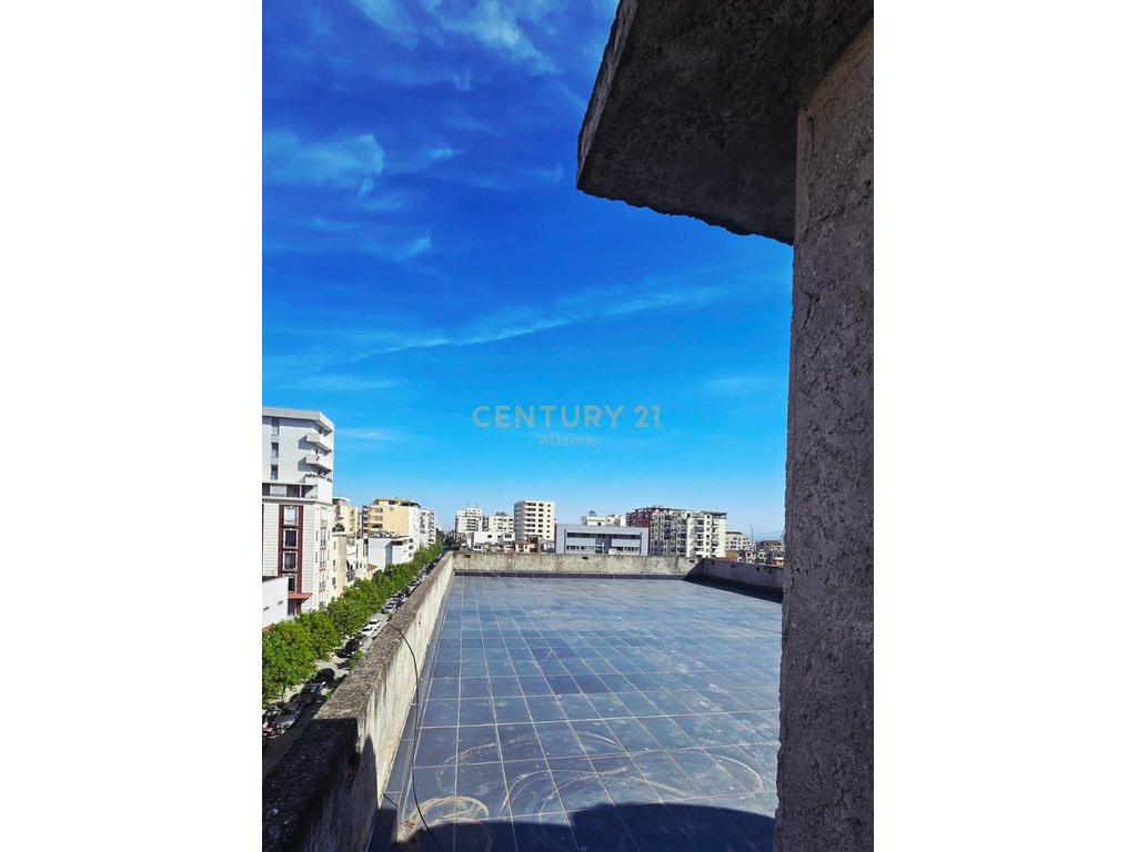 Piso 6+2 en venta calle aleksander goga, Durrës