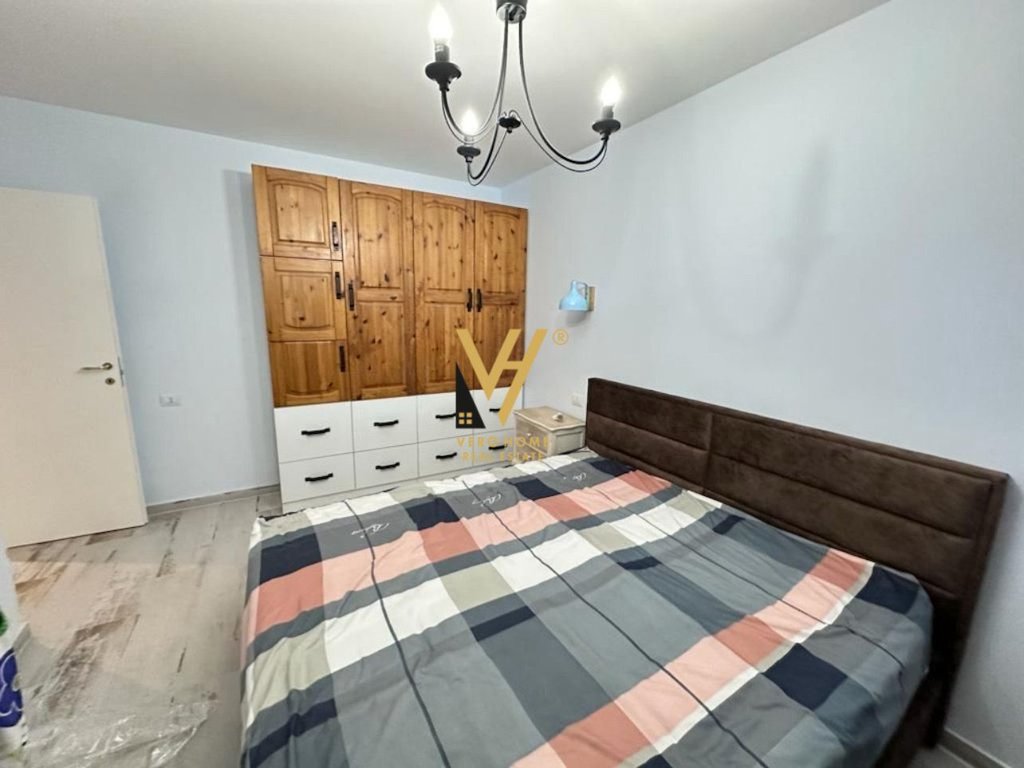 Shitet apartament 2+1+oborr te gjiri i lalzit 300.000 euro