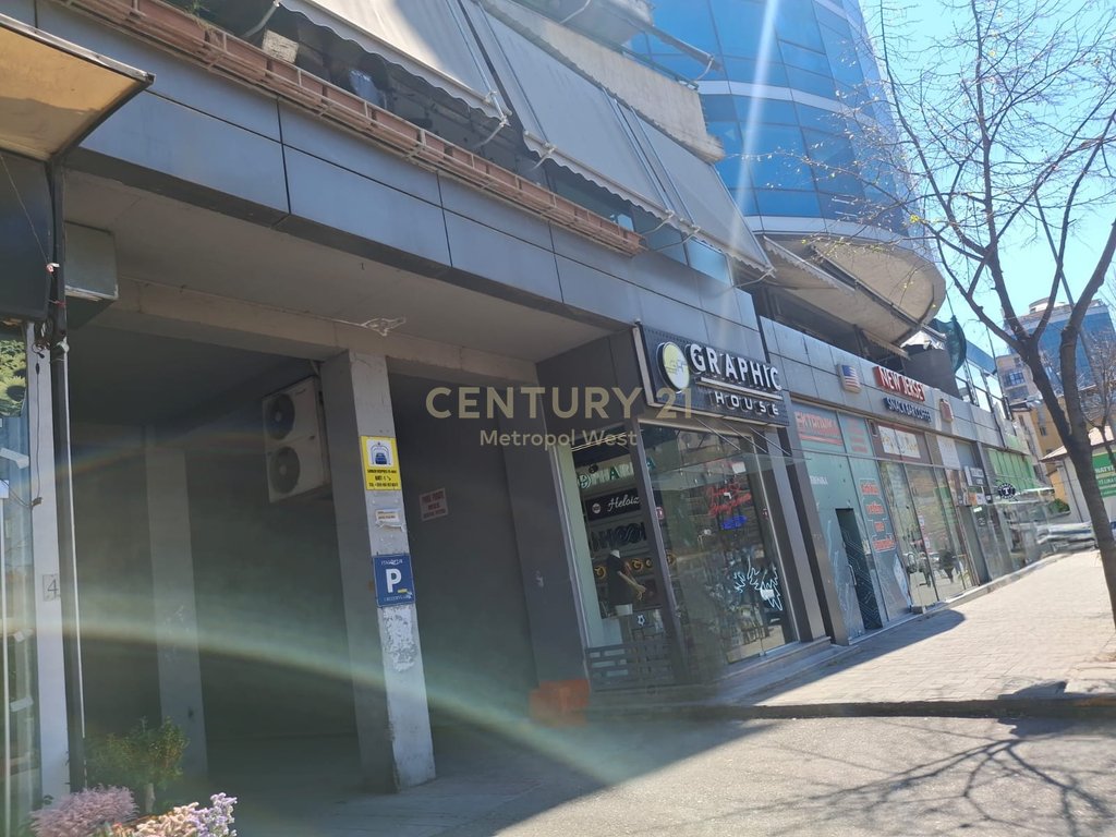 Ambiente comercial à venda – Complexo 'Halili' (2)