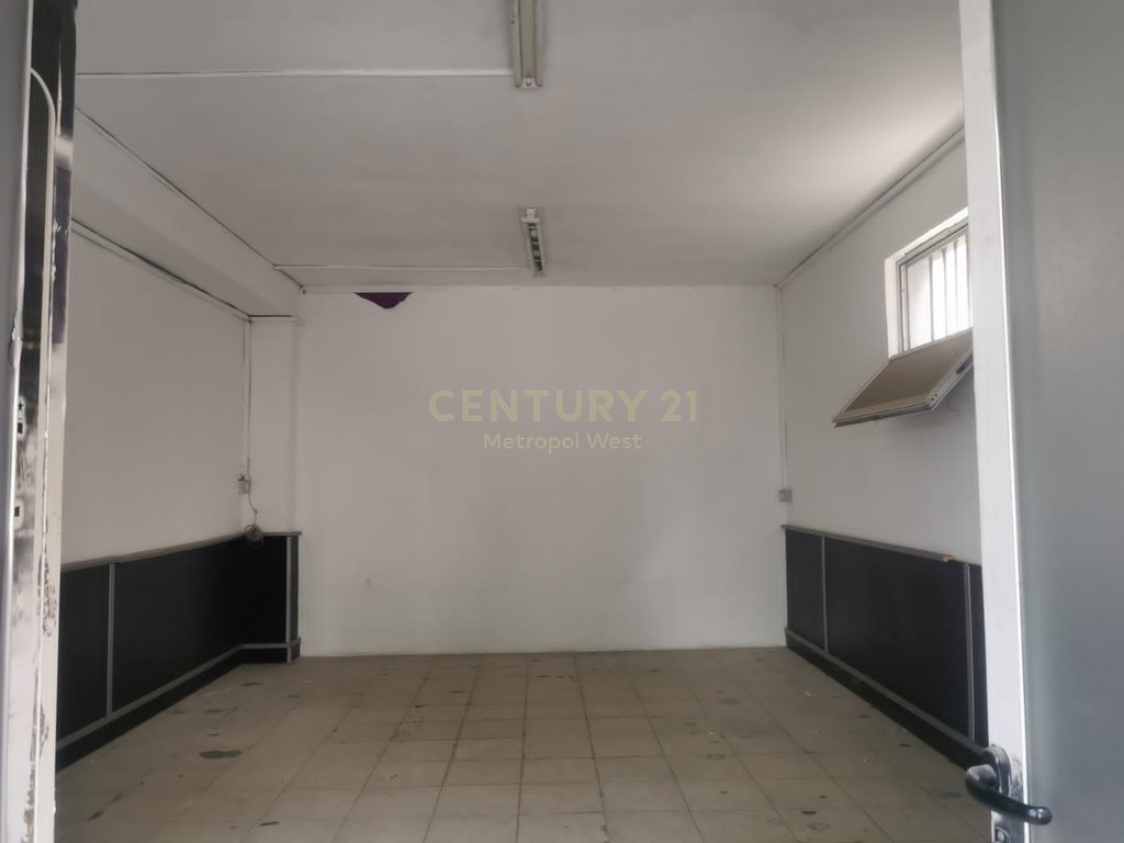 Ambient comercial en venta cerca de la calle “Asim Vokshi”, frente a harry fultz! (2)
