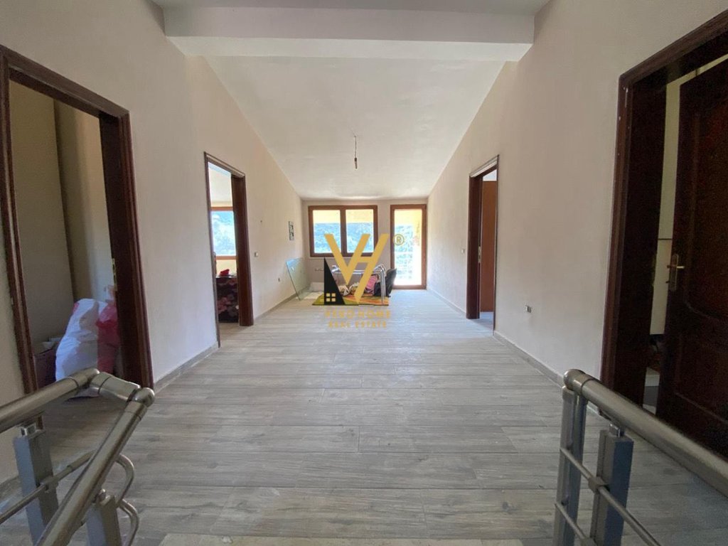Casa de dos pisos en venta en marikaj, vore 1.000 euros (2)