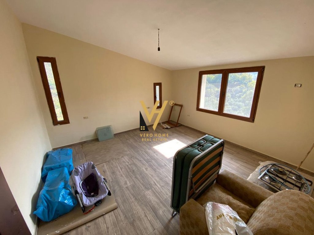 Casa de dos pisos en venta en marikaj, vore 1.000 euros (4)