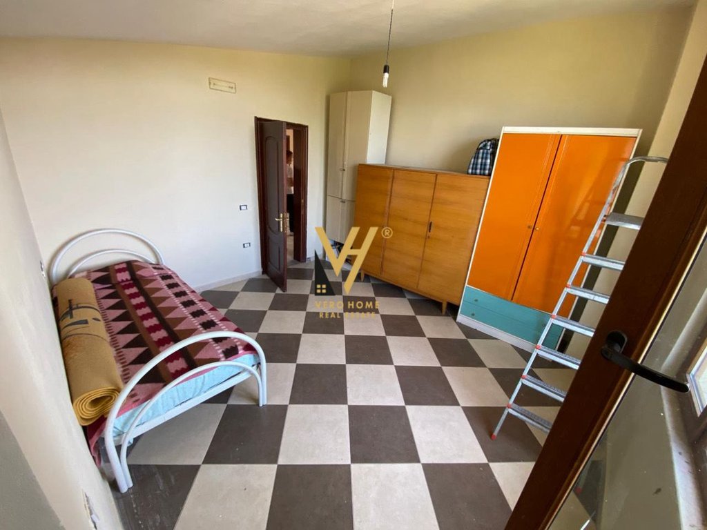 Casa de dos pisos en venta en marikaj, vore 1.000 euros (5)