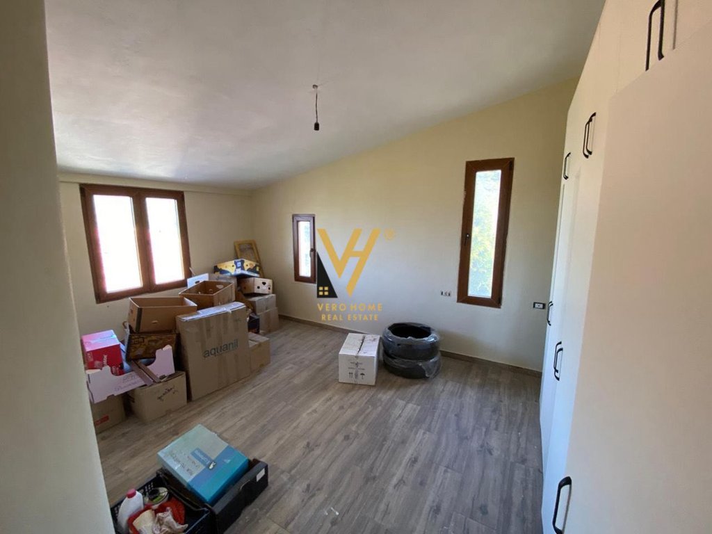 Casa de dos pisos en venta en marikaj, vore 1.000 euros (6)