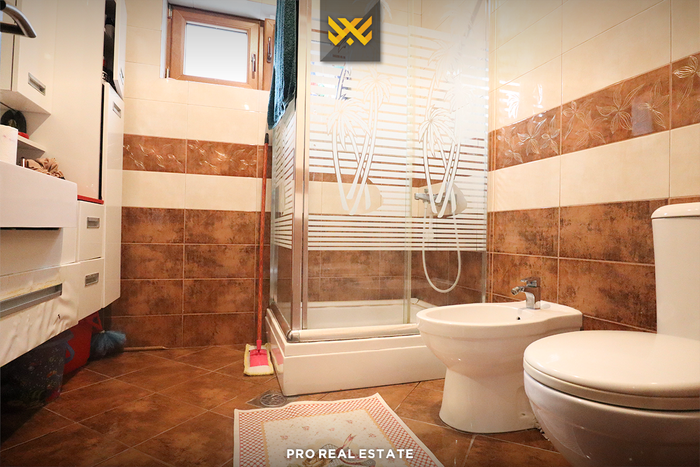 Casa di 659m² in vendita a sofali.