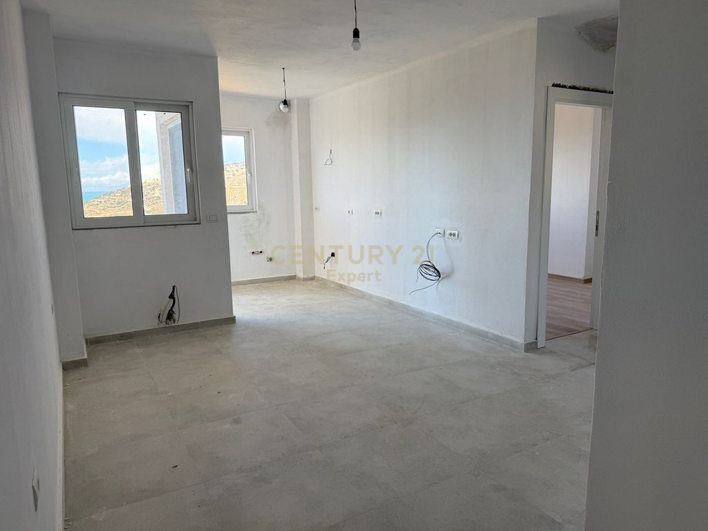 Sarandë, shesim apartament 2+1 në portin e limionit