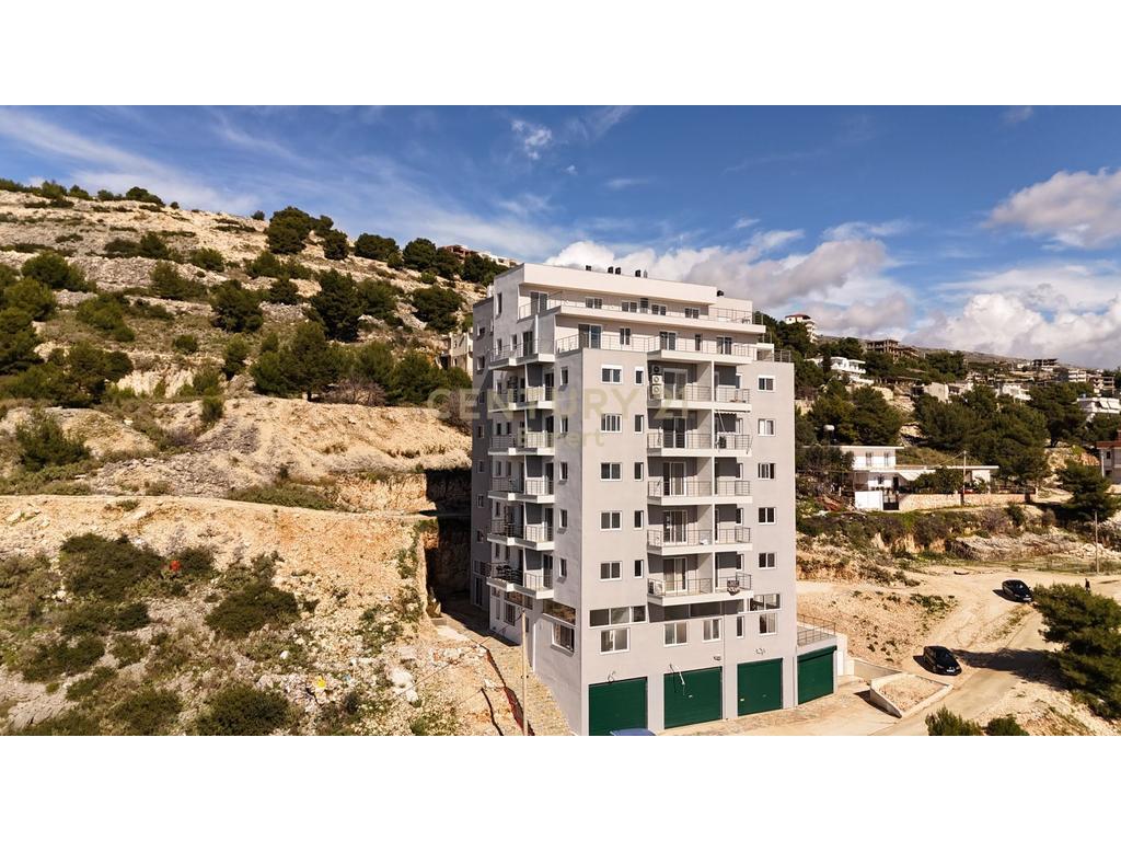 Sarandë, shesim apartament 2+1 në portin e limionit
