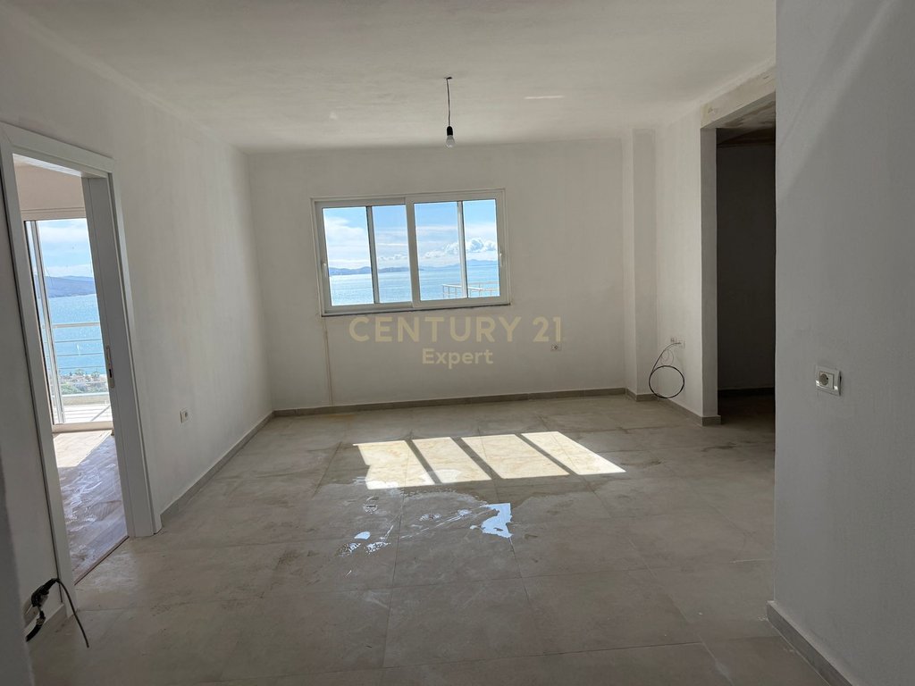 Sarandë, shesim apartament 2+1 në portin e limionit