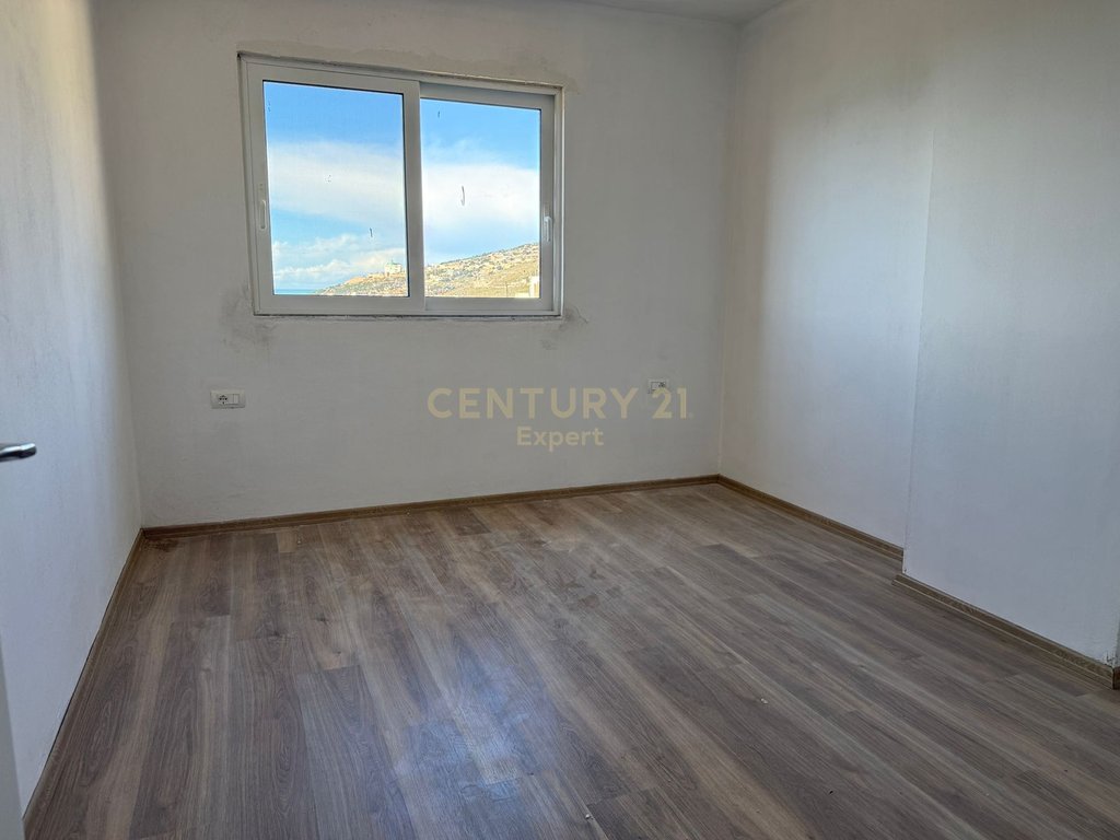 Sarandë, shesim apartament 2+1 në portin e limionit